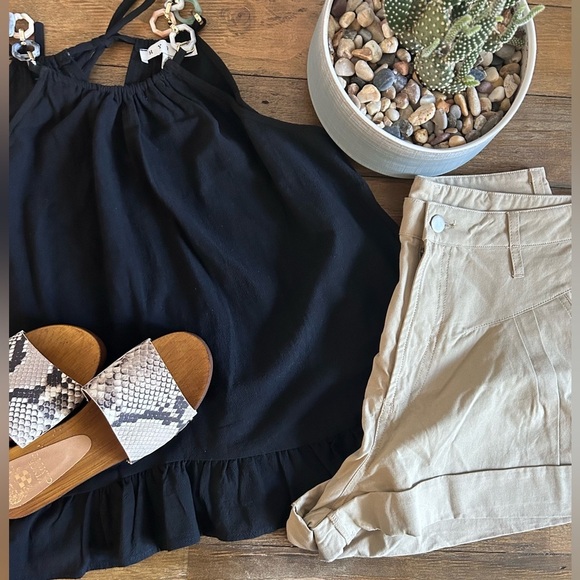 VICI High waisted pleated khaki shorts - Picture 2 of 8